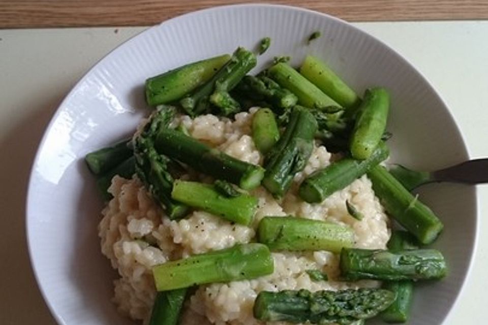 Risotto mit grünem Spargel und Parmesan