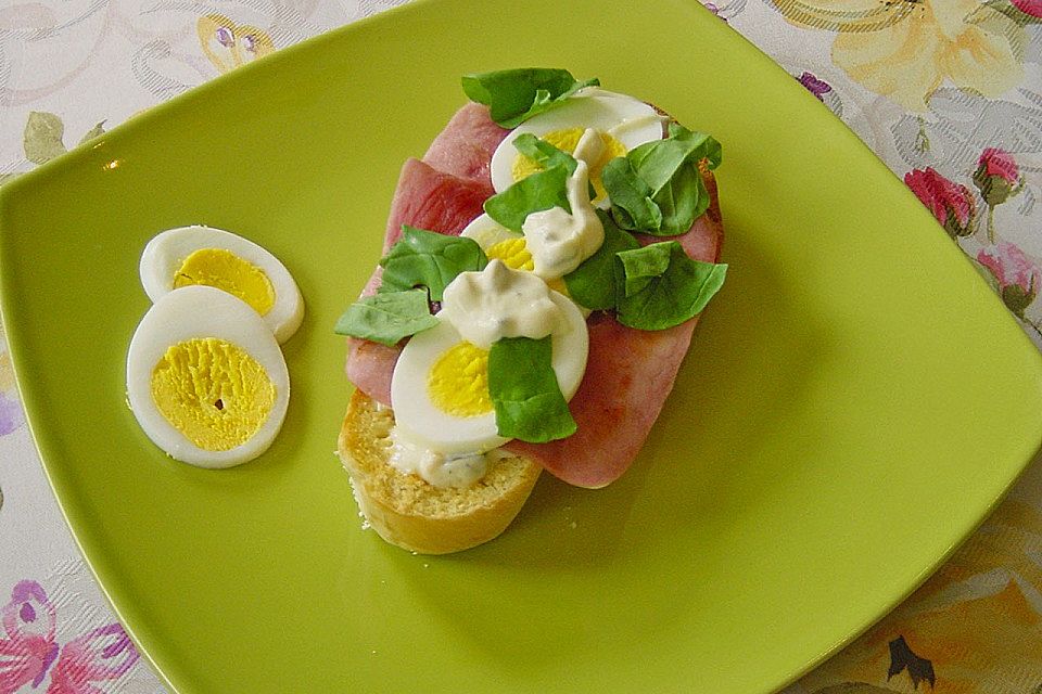 Schinken und Eier auf Toast