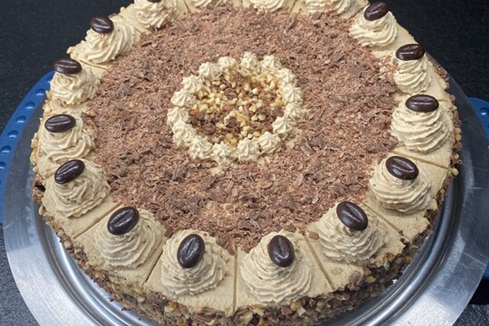 Cappuccino-Nuss Torte