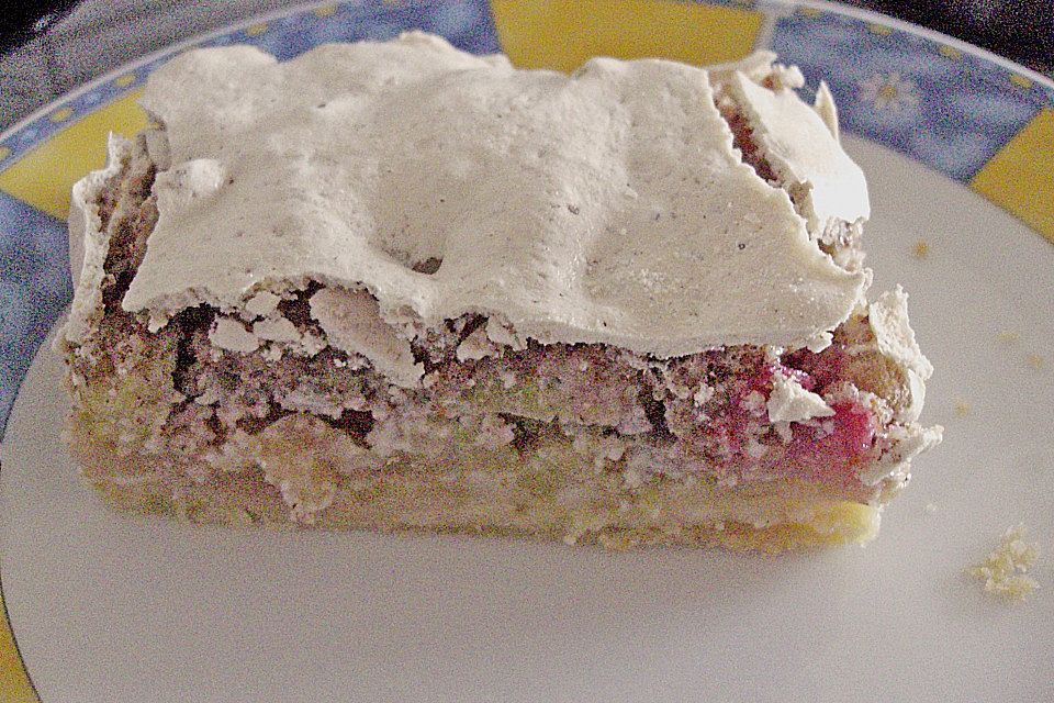 Rhabarberkuchen mit Walnussbaiser Rhabarberkuchen mit Walnussbaiser