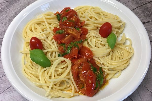 Spaghetti mit frischen Tomaten von kleine Hexe | Chefkoch