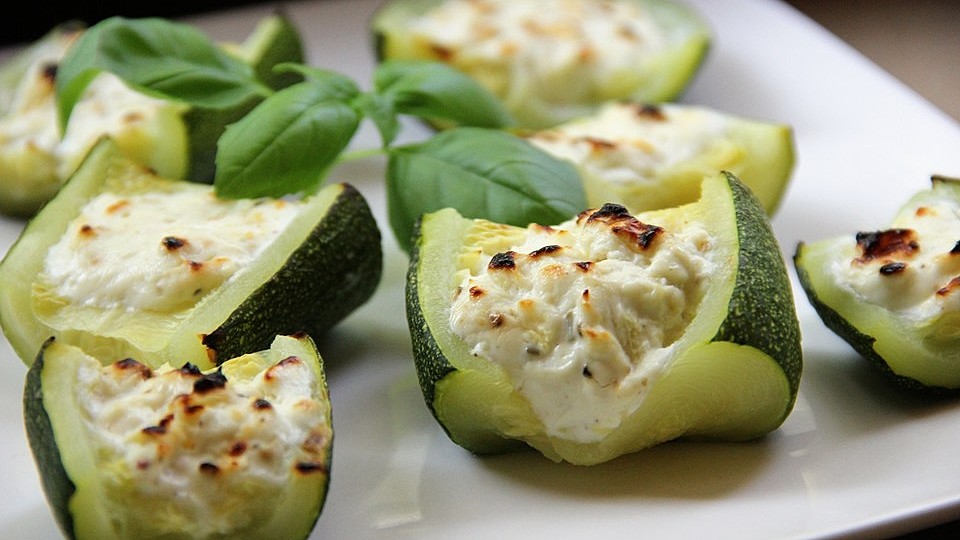 Uberbackene Zucchinischiffchen Mit Ziegenkase Und Honig Von Fadi Chefkoch