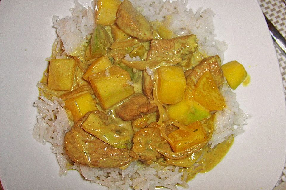 Putengeschnetzeltes auf Mango - Curry - Reis