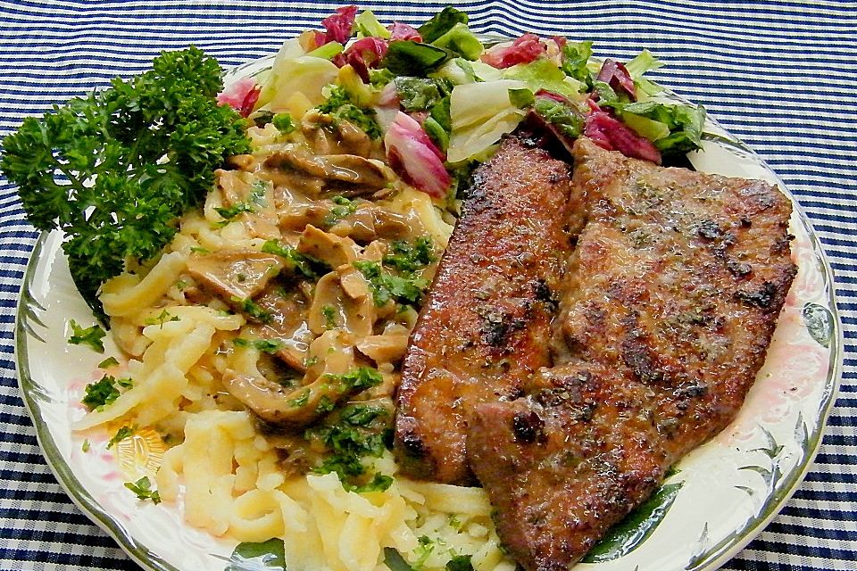 Kalbsleber mit Steinpilzsoße und Spätzle