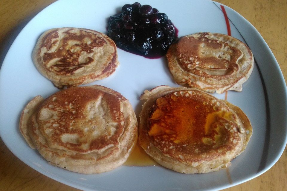 Pancakes mit Hüttenkäse und feinem Orangengeschmack