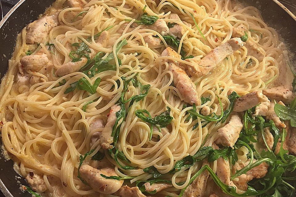 Putenschnitzel in Orangenrahm mit Rucola - Spaghetti