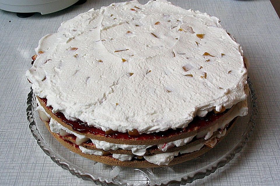 Sahnetorte mit Früchten