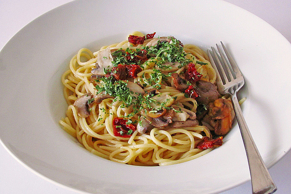 Spaghetti mit Champignons und Feta