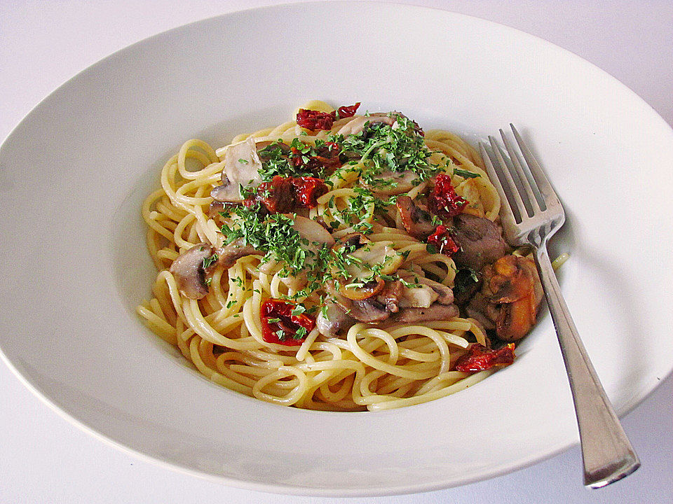 Spaghetti mit Champignons und Feta von pralinchen| Chefkoch