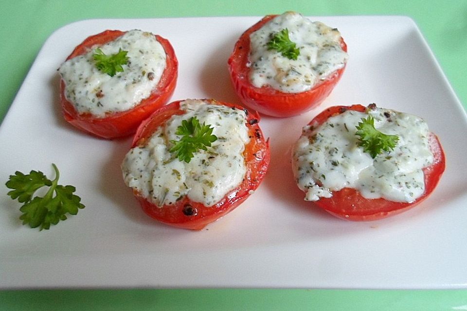 Gebackene Eiertomaten mit Kräuter - Ziegenkäse - Kruste