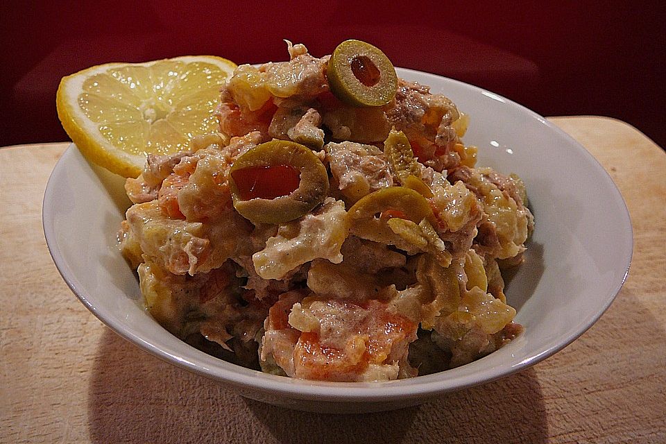 Thunfischsalat mit Kartoffeln und Karotten