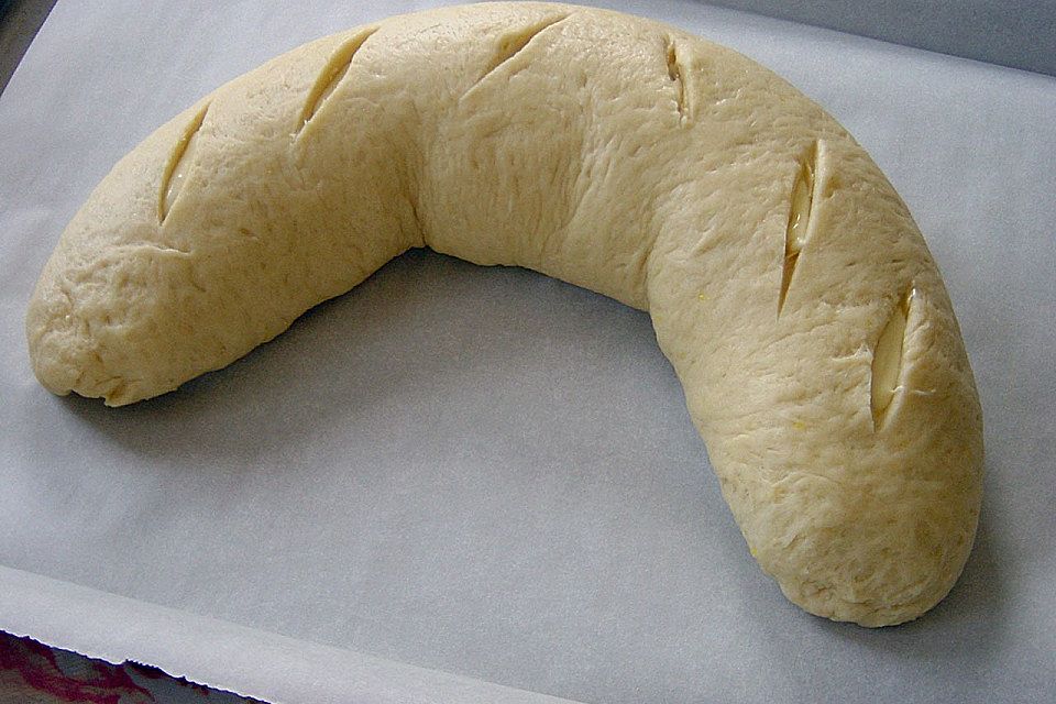 Hefeteigrolle mit Frischkäsefüllung