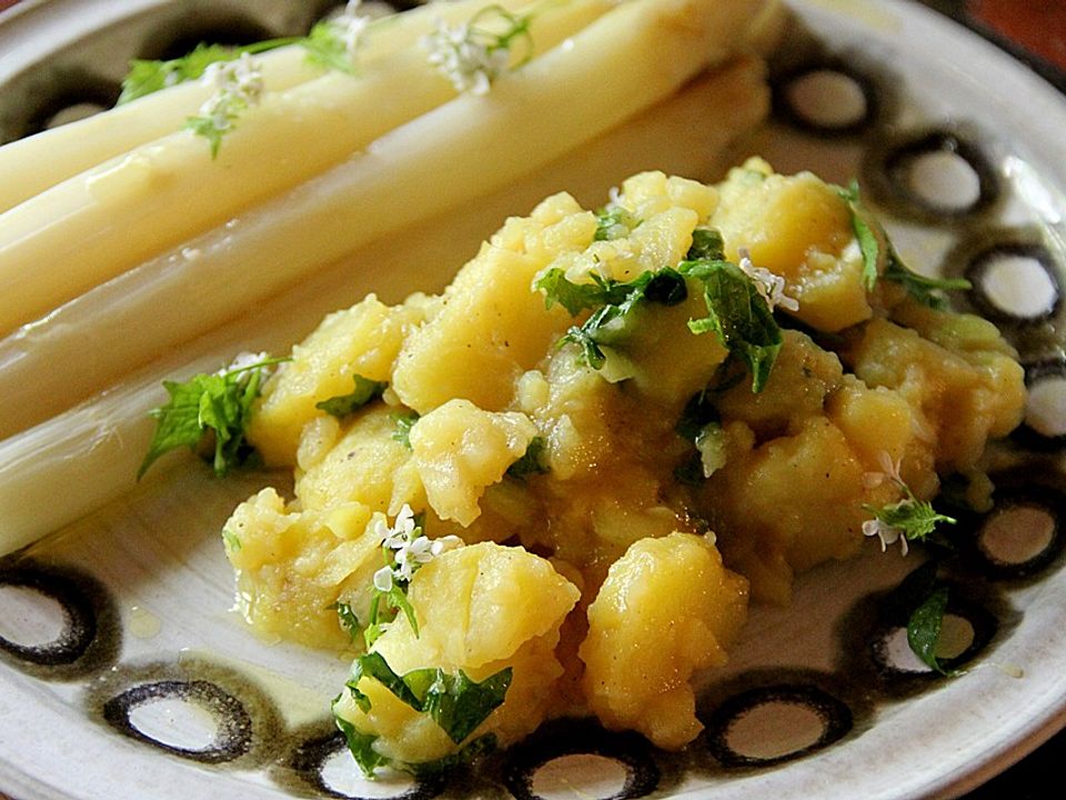 Kartoffelsalat mit Knoblauchrauke - Kochen Gut | kochengut.de