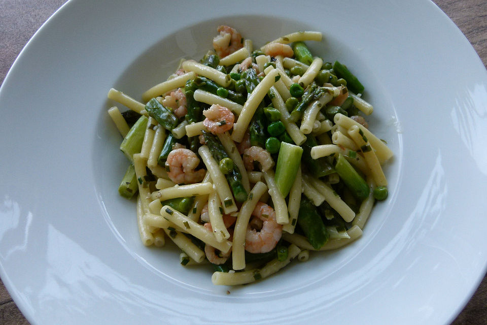 Pasta mit Spargel und Garnelen