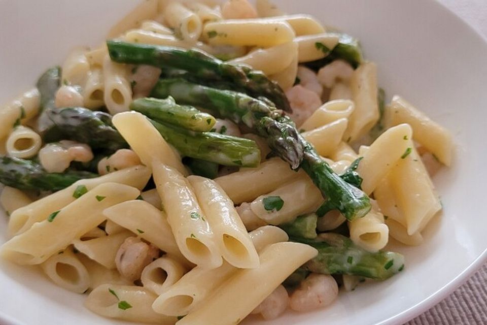 Pasta mit Spargel und Garnelen