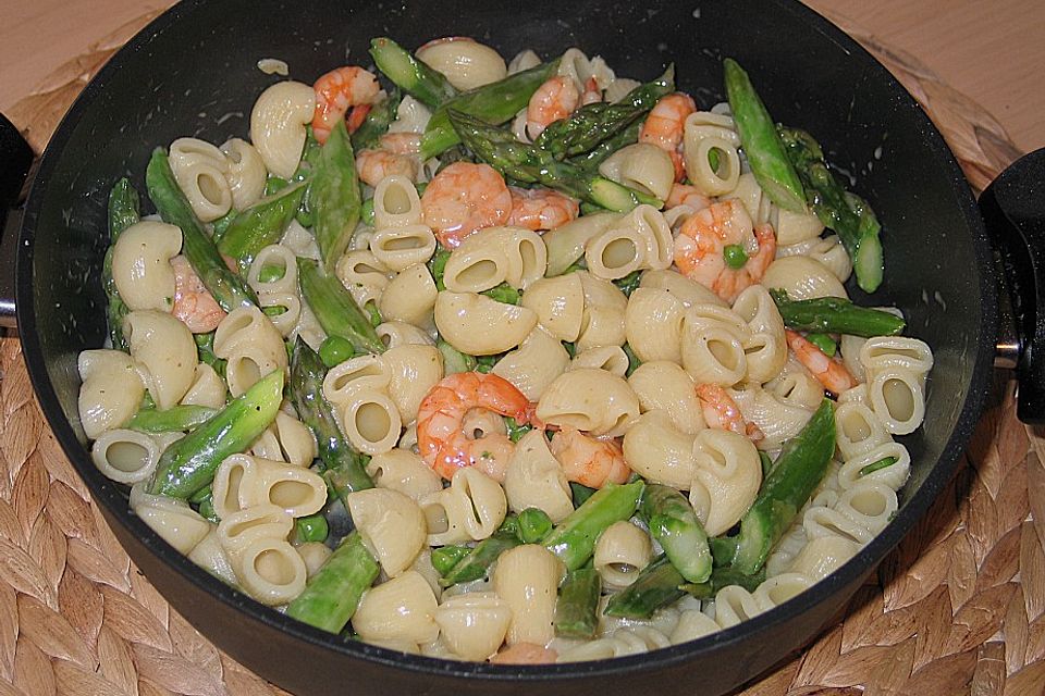 Pasta mit Spargel und Garnelen