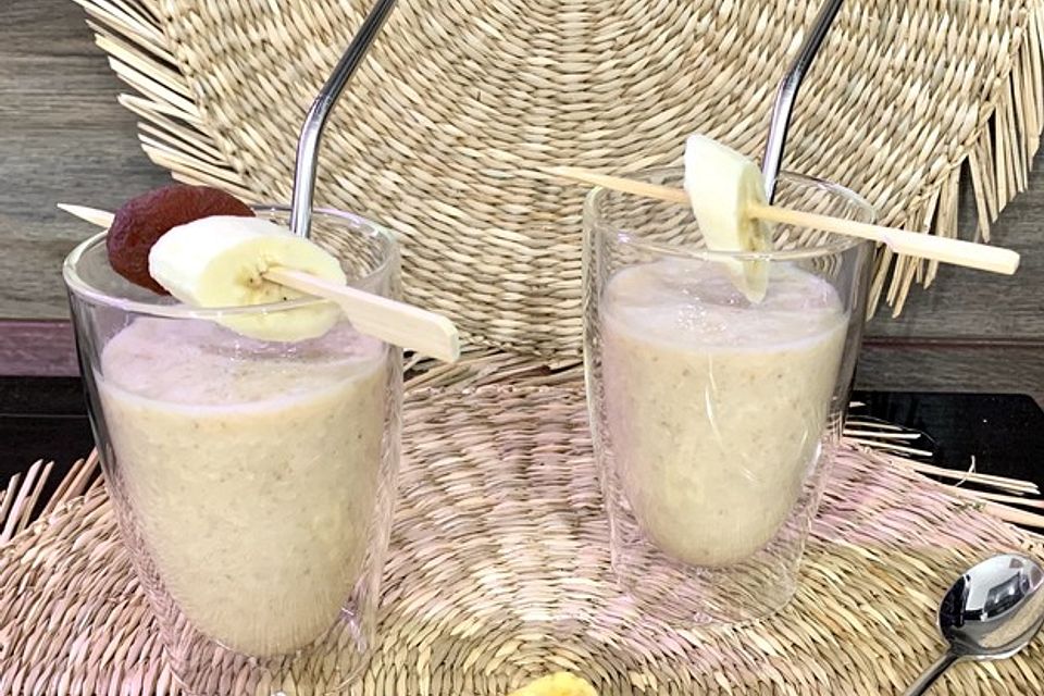 Frühstücksshake mit Banane und Aprikose