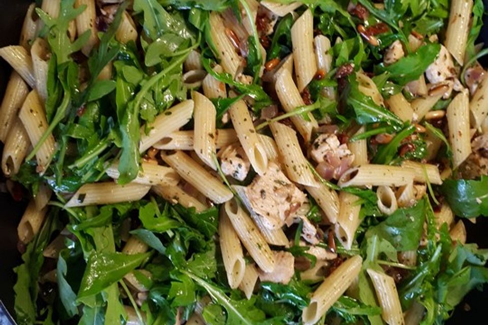 Penne mit Hähnchenbrust und Rucola