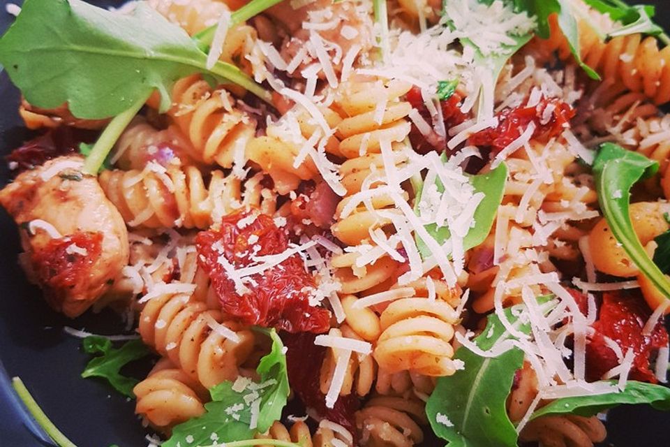 Penne mit Hähnchenbrust und Rucola