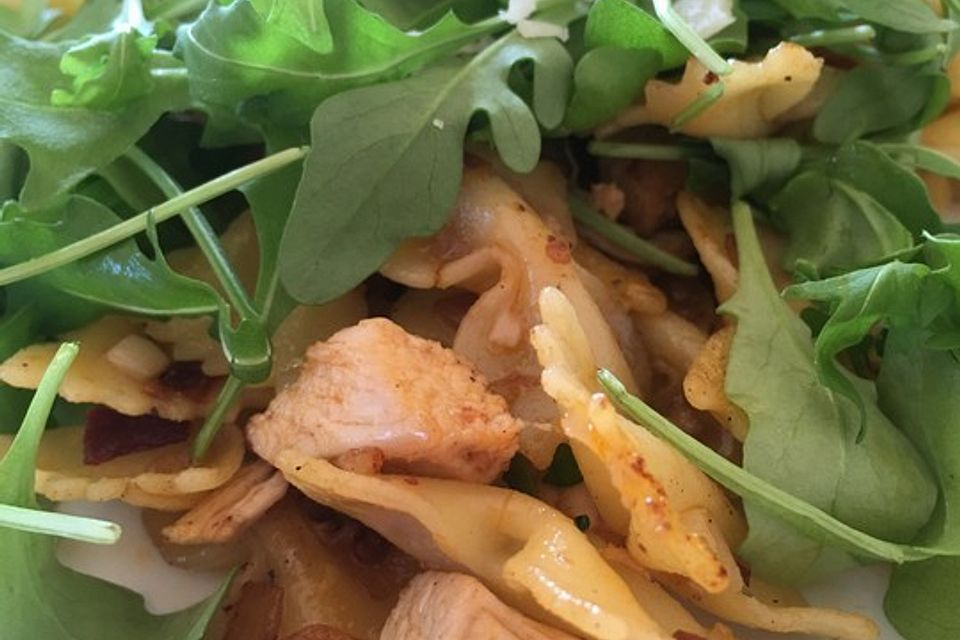 Penne mit Hähnchenbrust und Rucola