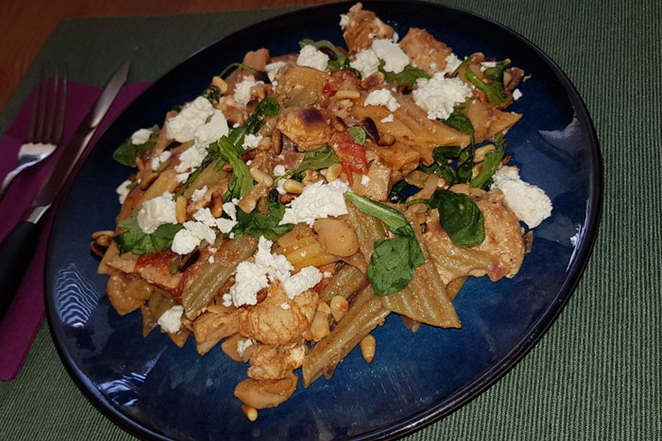 Penne mit Hähnchenbrust und Rucola