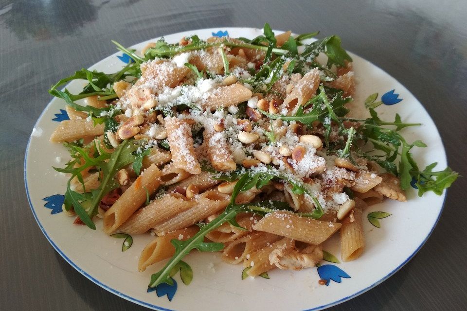 Penne mit Hähnchenbrust und Rucola