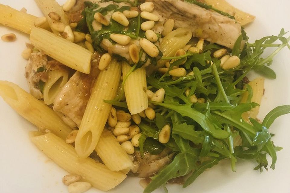 Penne mit Hähnchenbrust und Rucola