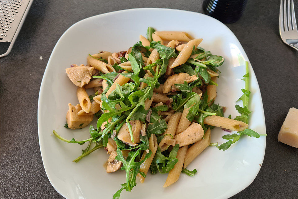 Penne mit Hähnchenbrust und Rucola