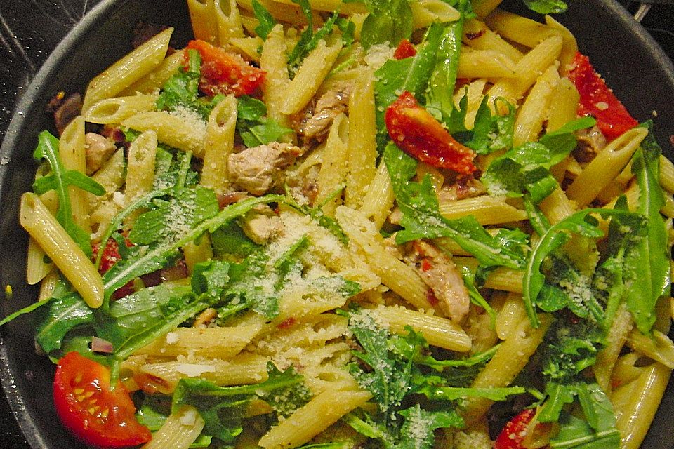 Penne mit Hähnchenbrust und Rucola