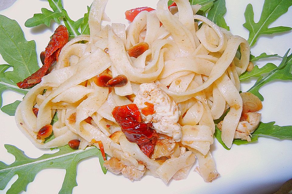 Penne mit Hähnchenbrust und Rucola