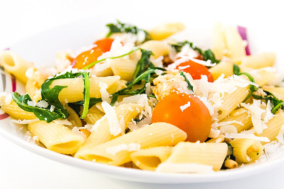 Penne mit Hähnchenbrust und Rucola