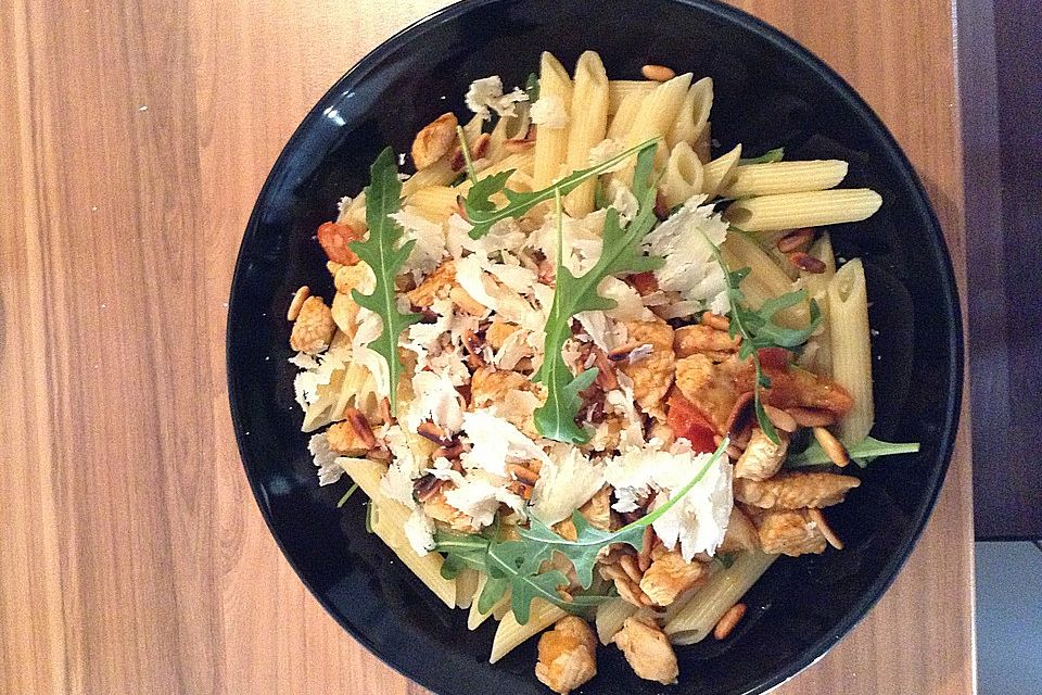 Penne mit Hähnchenbrust und Rucola