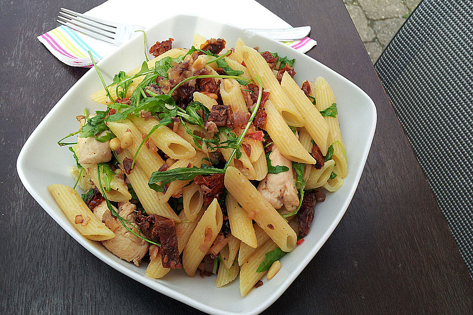 Penne mit Hähnchenbrust und Rucola