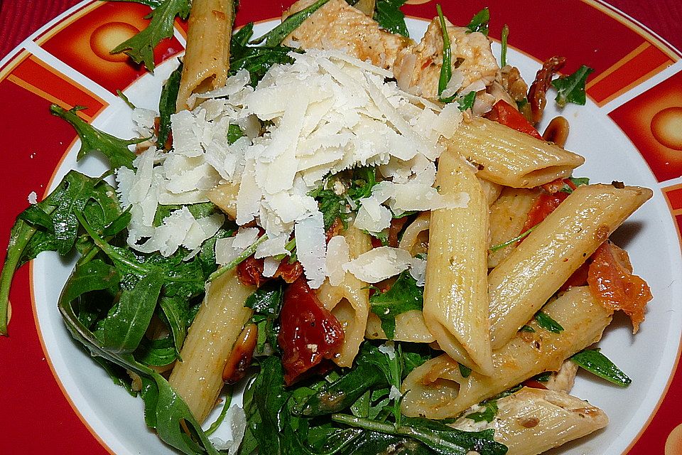 Penne mit Hähnchenbrust und Rucola