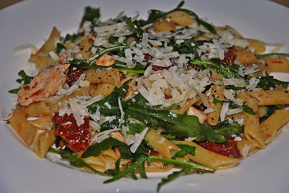 Penne mit Hähnchenbrust und Rucola