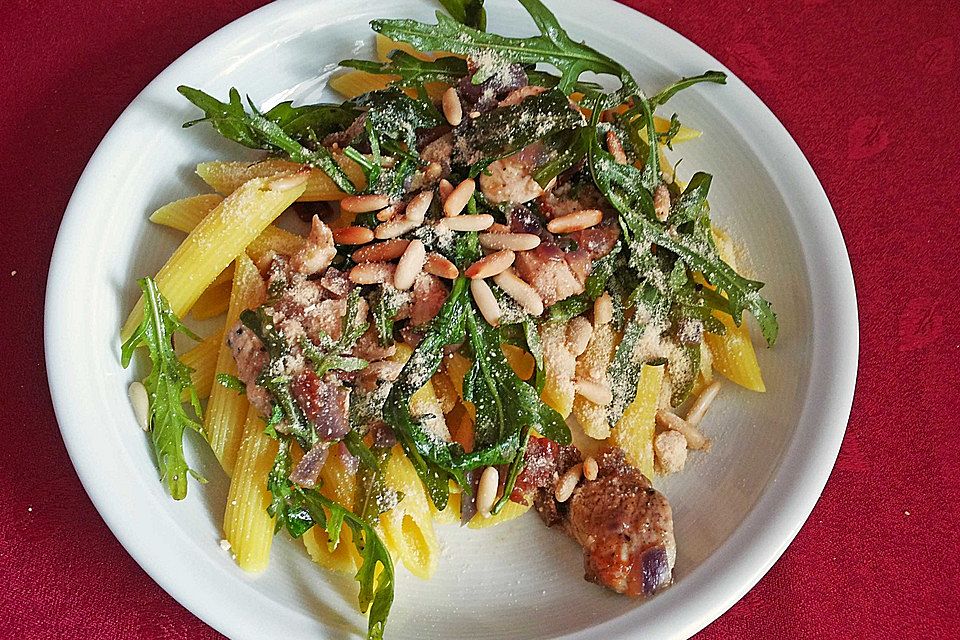 Penne mit Hähnchenbrust und Rucola