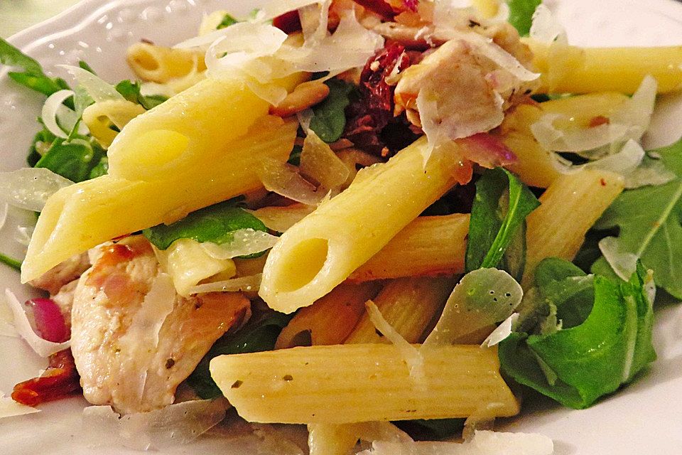 Penne mit Hähnchenbrust und Rucola