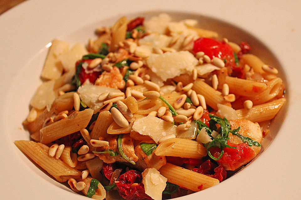 Penne mit Hähnchenbrust und Rucola