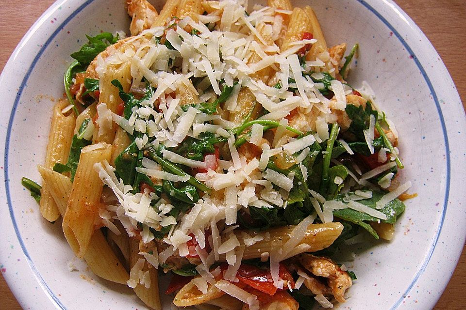 Penne mit Hähnchenbrust und Rucola