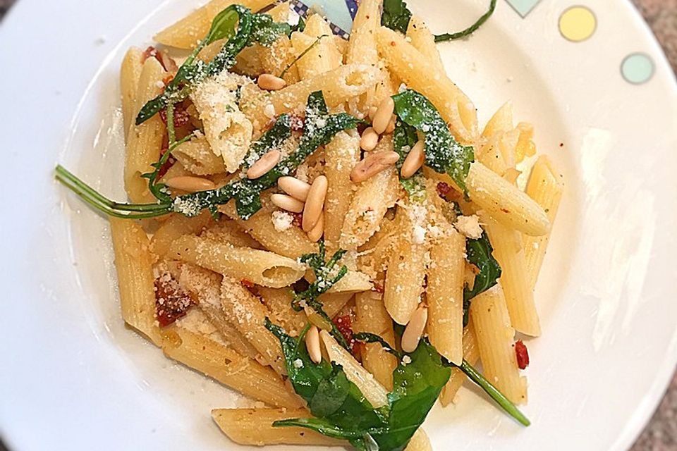 Penne mit Hähnchenbrust und Rucola