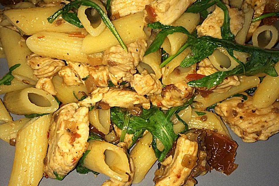 Penne mit Hähnchenbrust und Rucola