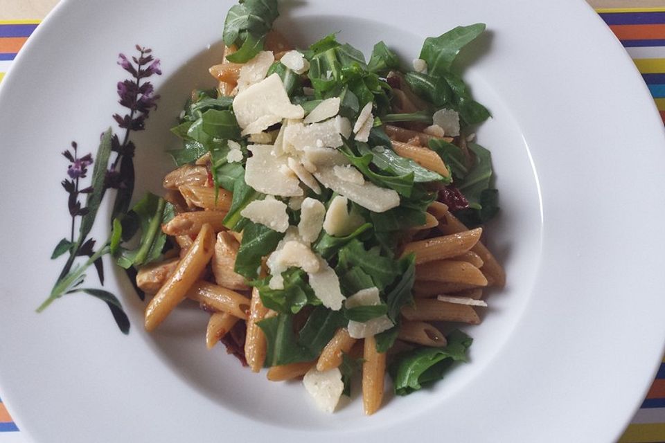 Penne mit Hähnchenbrust und Rucola