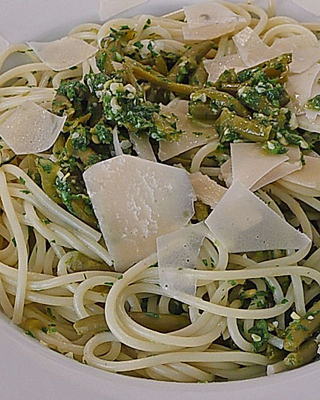 Spaghetti mit Rucolapesto und Bohnen