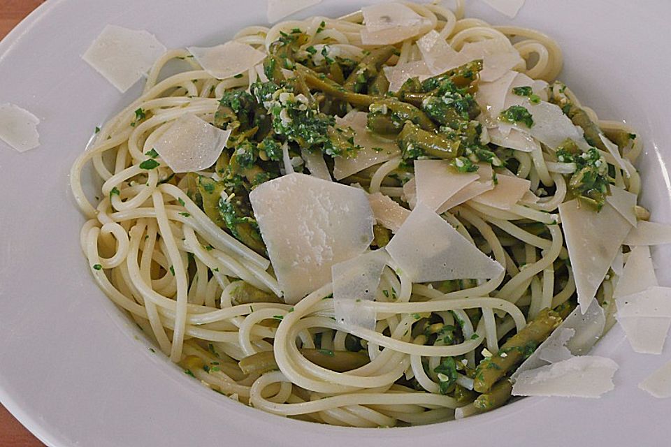 Spaghetti mit Rucolapesto und Bohnen