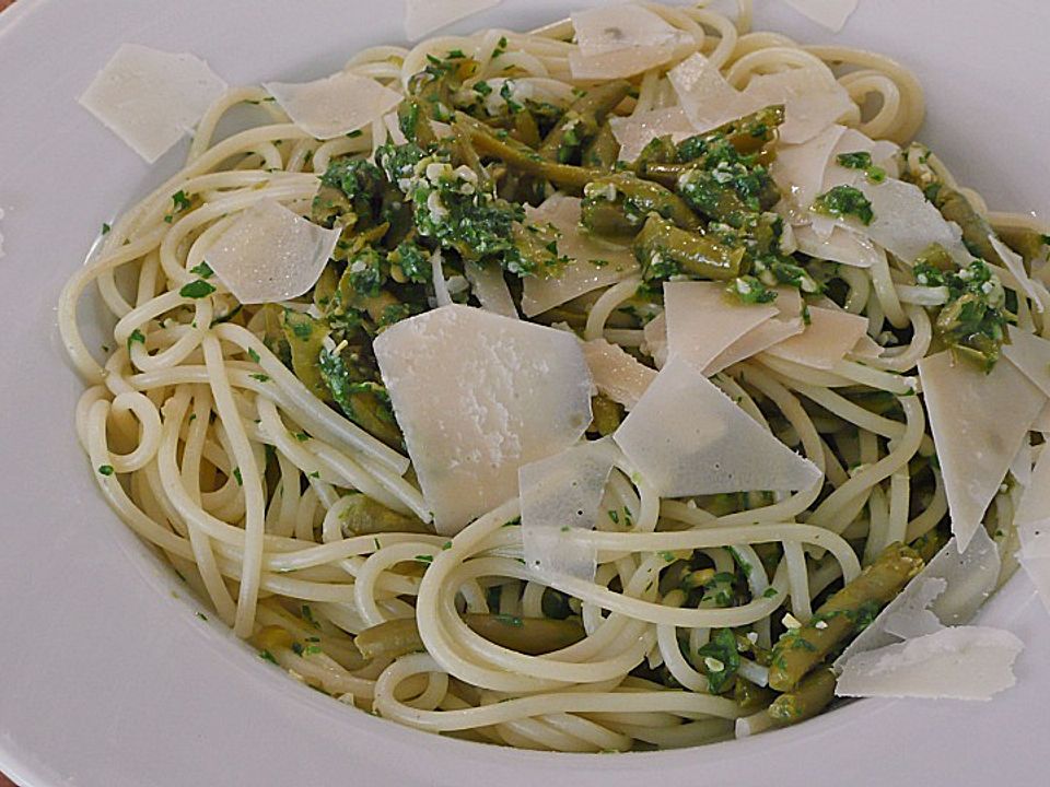 Spaghetti mit Rucolapesto und Bohnen von plumbum| Chefkoch
