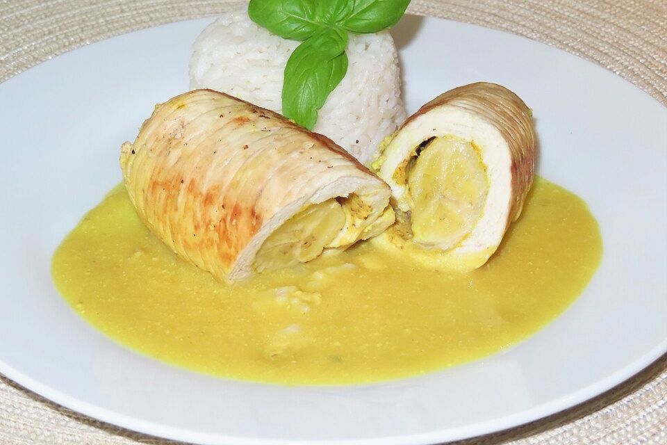 Putenrouladen mit Banane in Currysauce