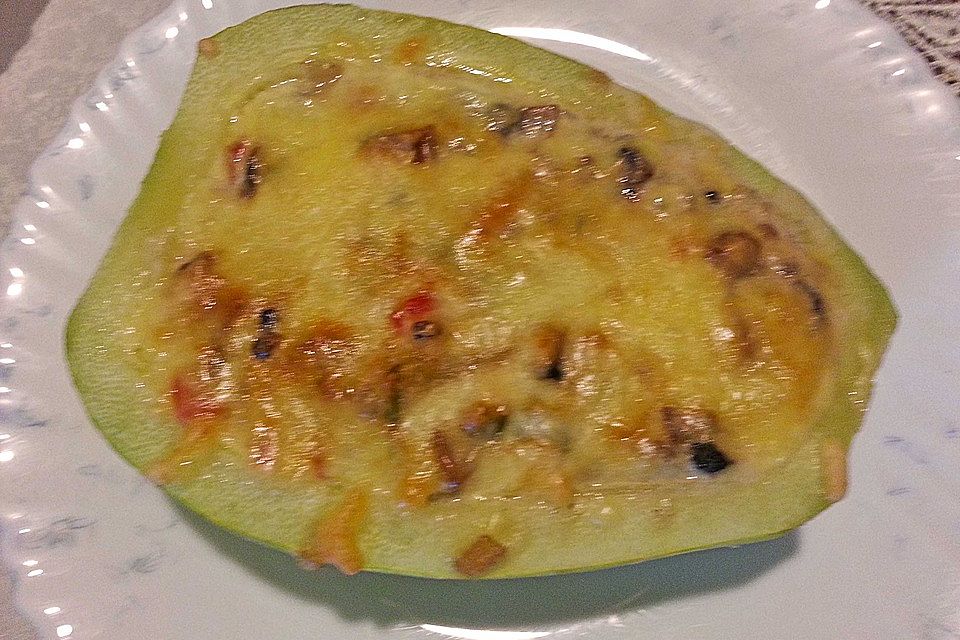 Zucchini mit Käse-Pilz Füllung