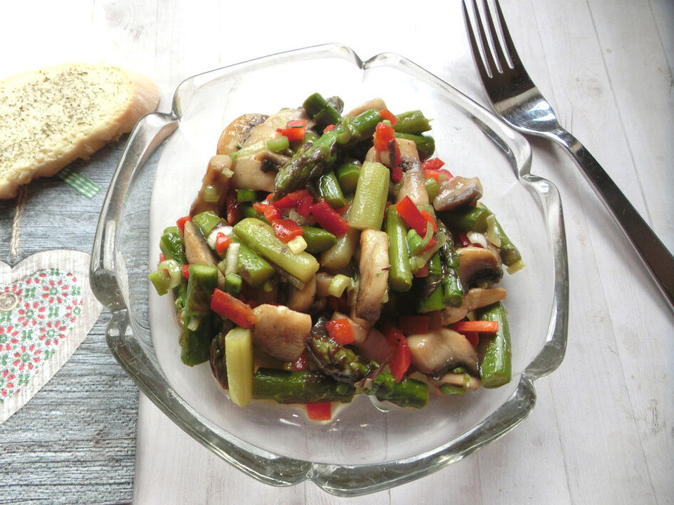Salat von gebratenem grünen Spargel mit Champignons von ManuGro| Chefkoch