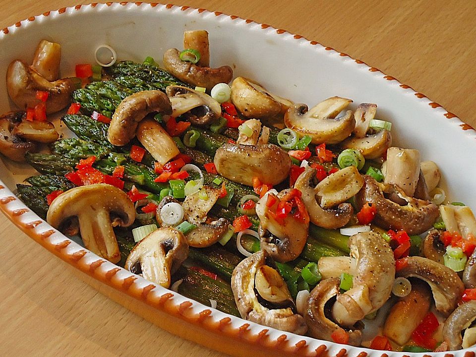 Salat von gebratenem grünen Spargel mit Champignons von ManuGro| Chefkoch