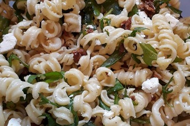 Nudelsalat mit Fetakäse und Rucola von xmas87| Chefkoch